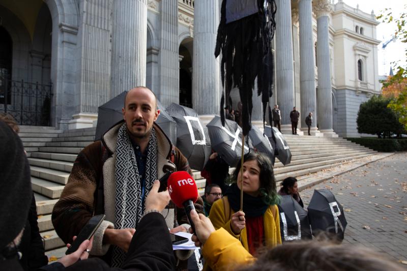 Toxic Tour begins in front of the Madrid Stock Exchange