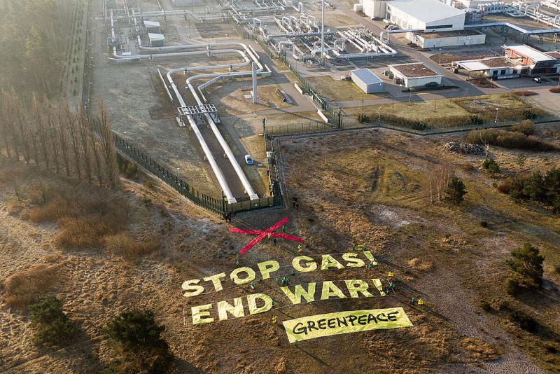 Greenpeace Stop gas, End war