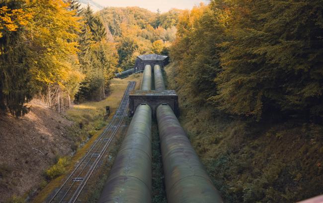 gas pipeline in mountains